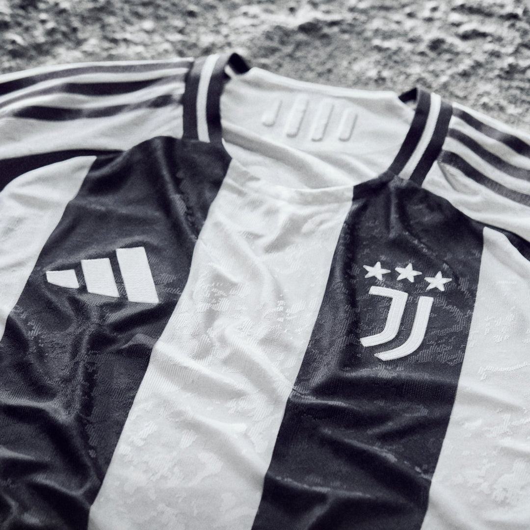 Juventus Home Player Versions Jersey 2024/25