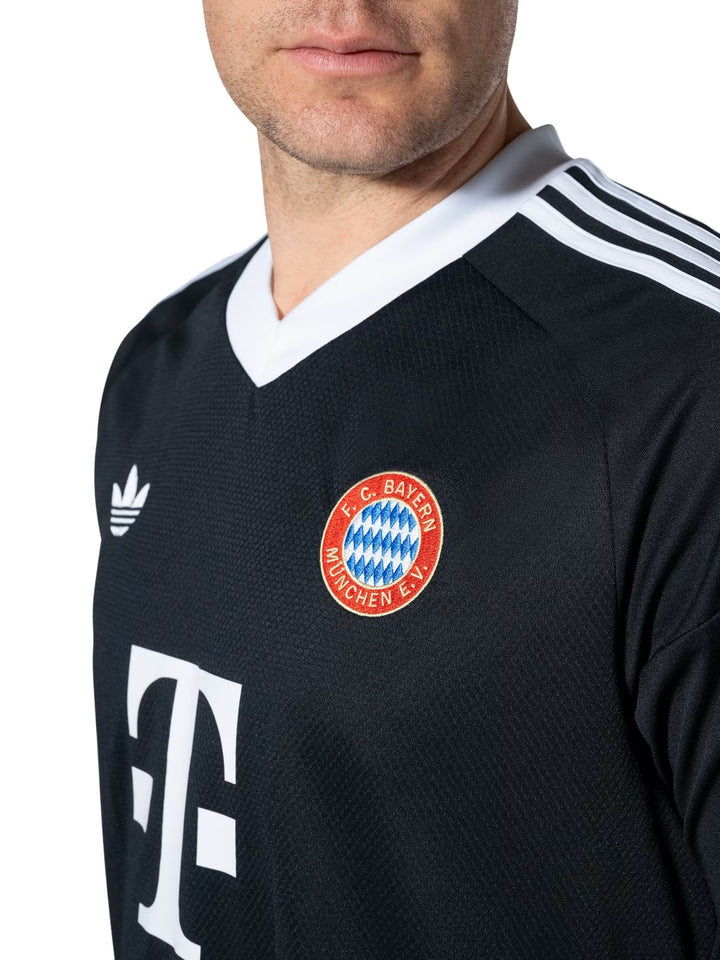 Bayern Munich GK jersey 2024/25