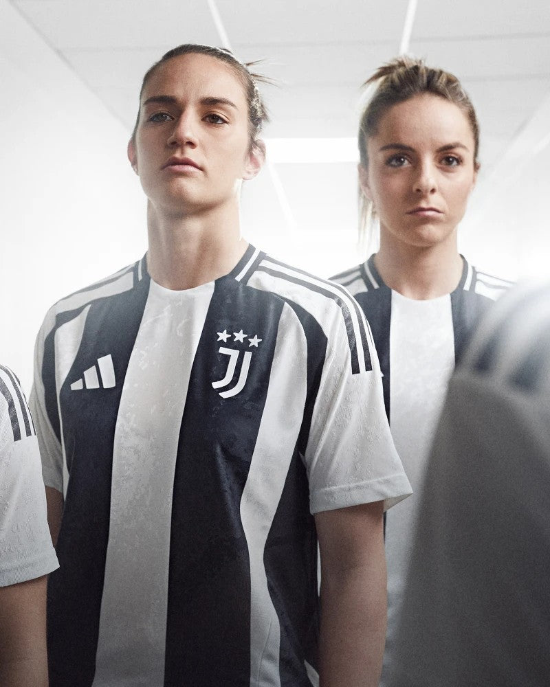 Juventus Home Player Versions Jersey 2024/25