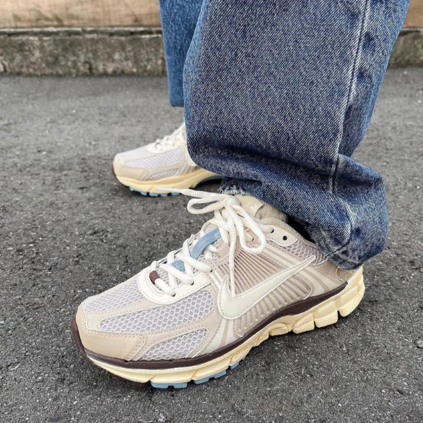 Nike Zoom Vomero 5 Oatmeal