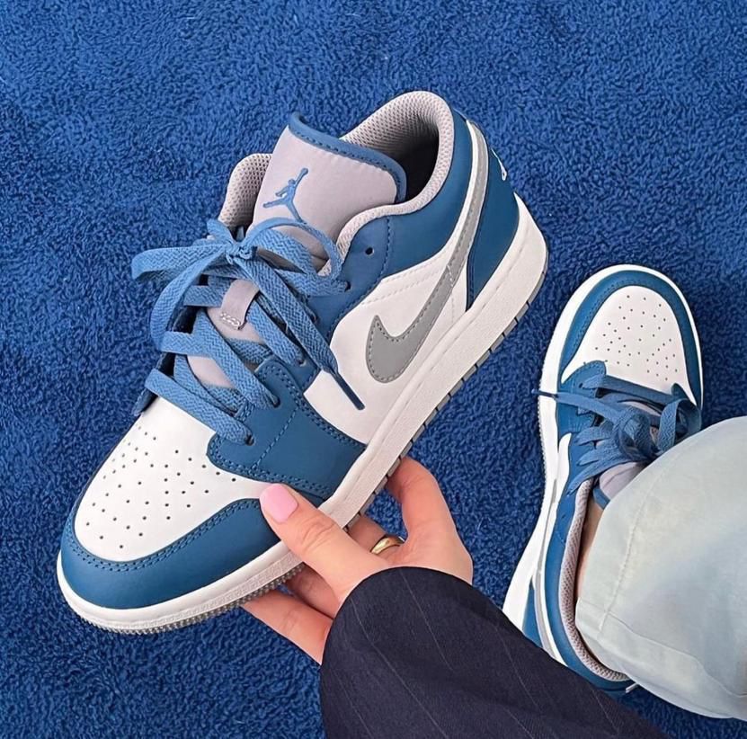 AIR JORDAN 1 LOW "TRUE BLUE"