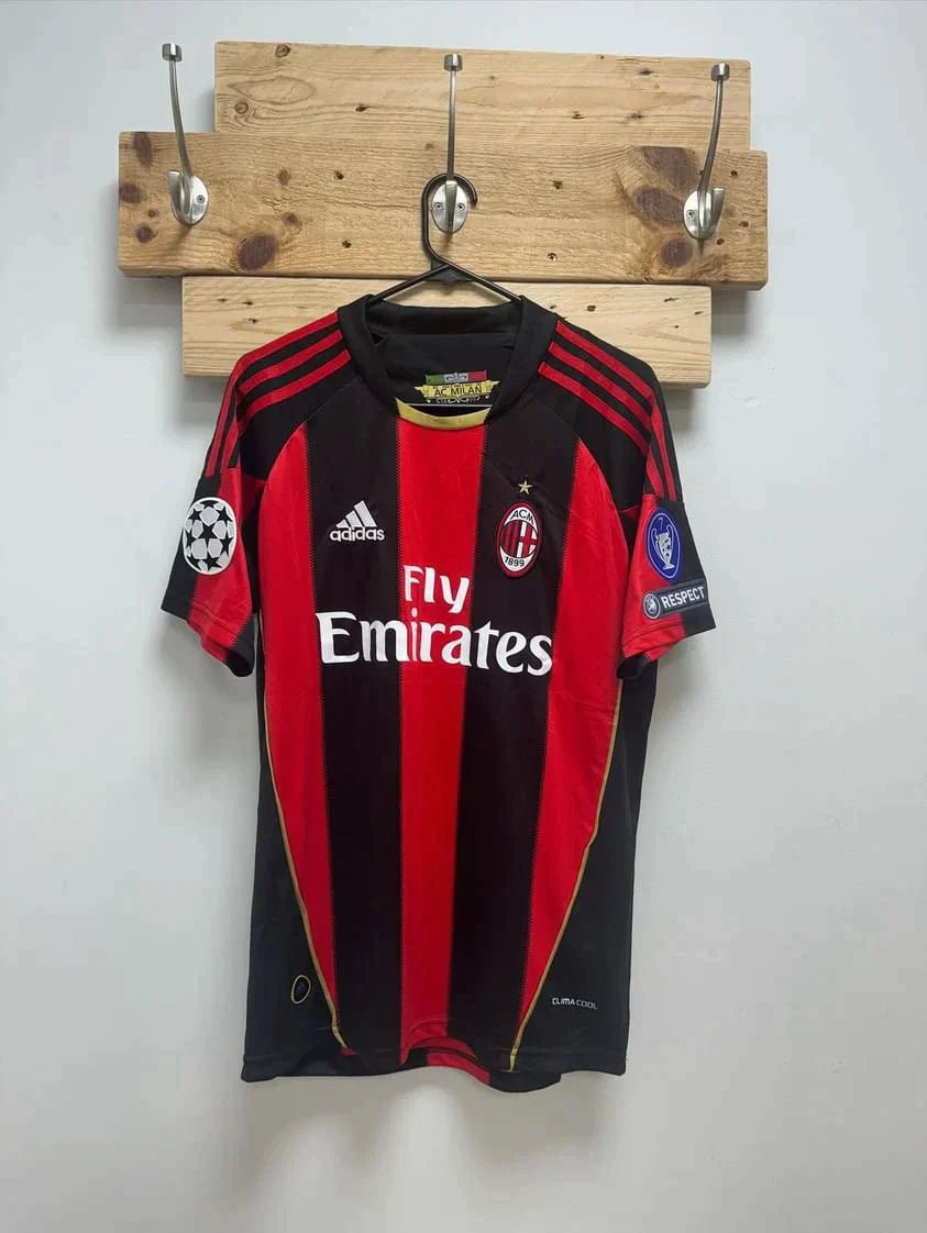 AC Milan HOME CLASSIC 2009/10 with ronaldinho 80 - uaessss