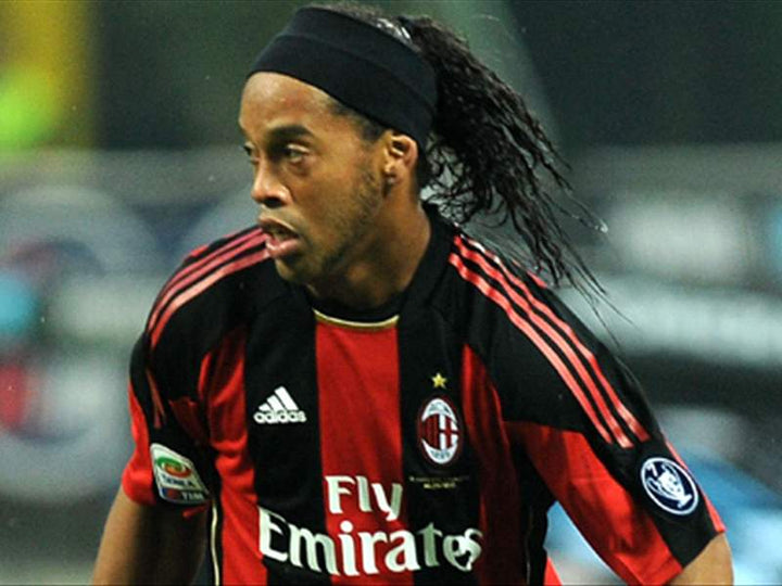 AC Milan HOME CLASSIC 2009/10 with ronaldinho 80 - uaessss