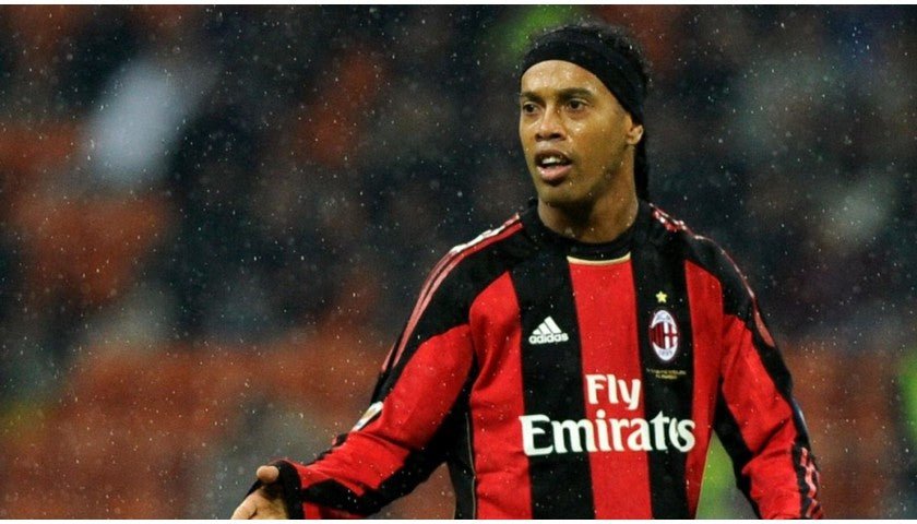 AC Milan HOME CLASSIC 2009/10 with ronaldinho 80 - uaessss