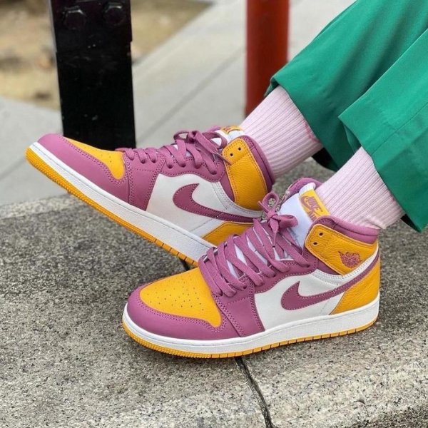 Air Jordan 1 High OG ‘University Gold/Light Bordeaux - uaessss