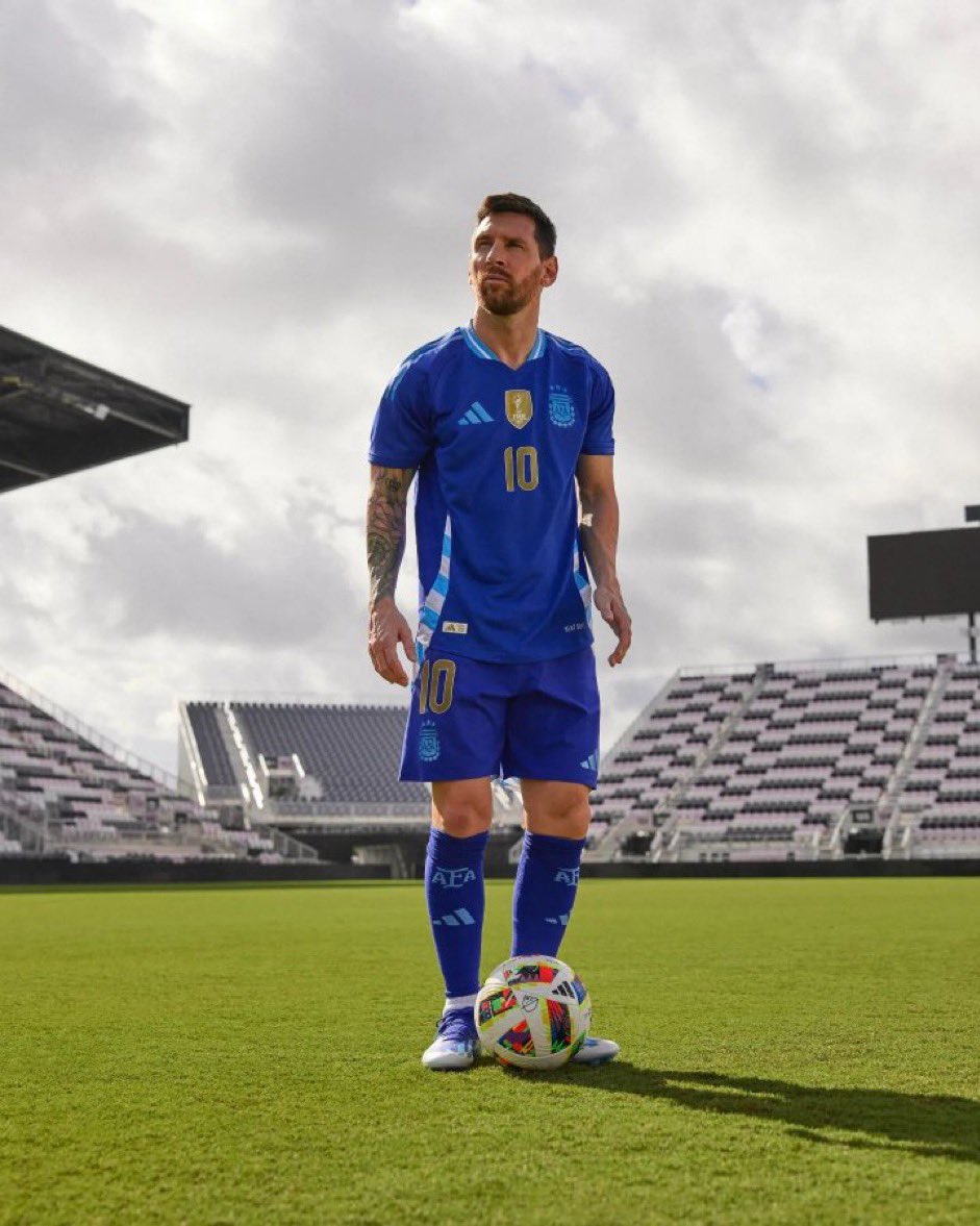 Argentina Away jersey 2024 with Messi 10 - uaessss