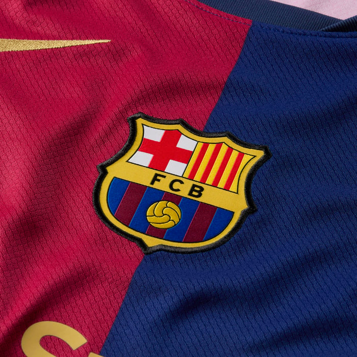 قميص برشلونة الأساسي لموسم 2023/24