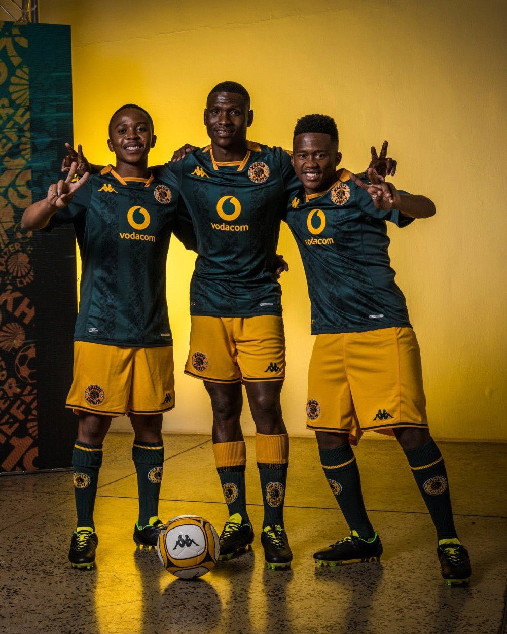 Kaizer Chiefs AWAY Jersey 2023/24 - uaessss