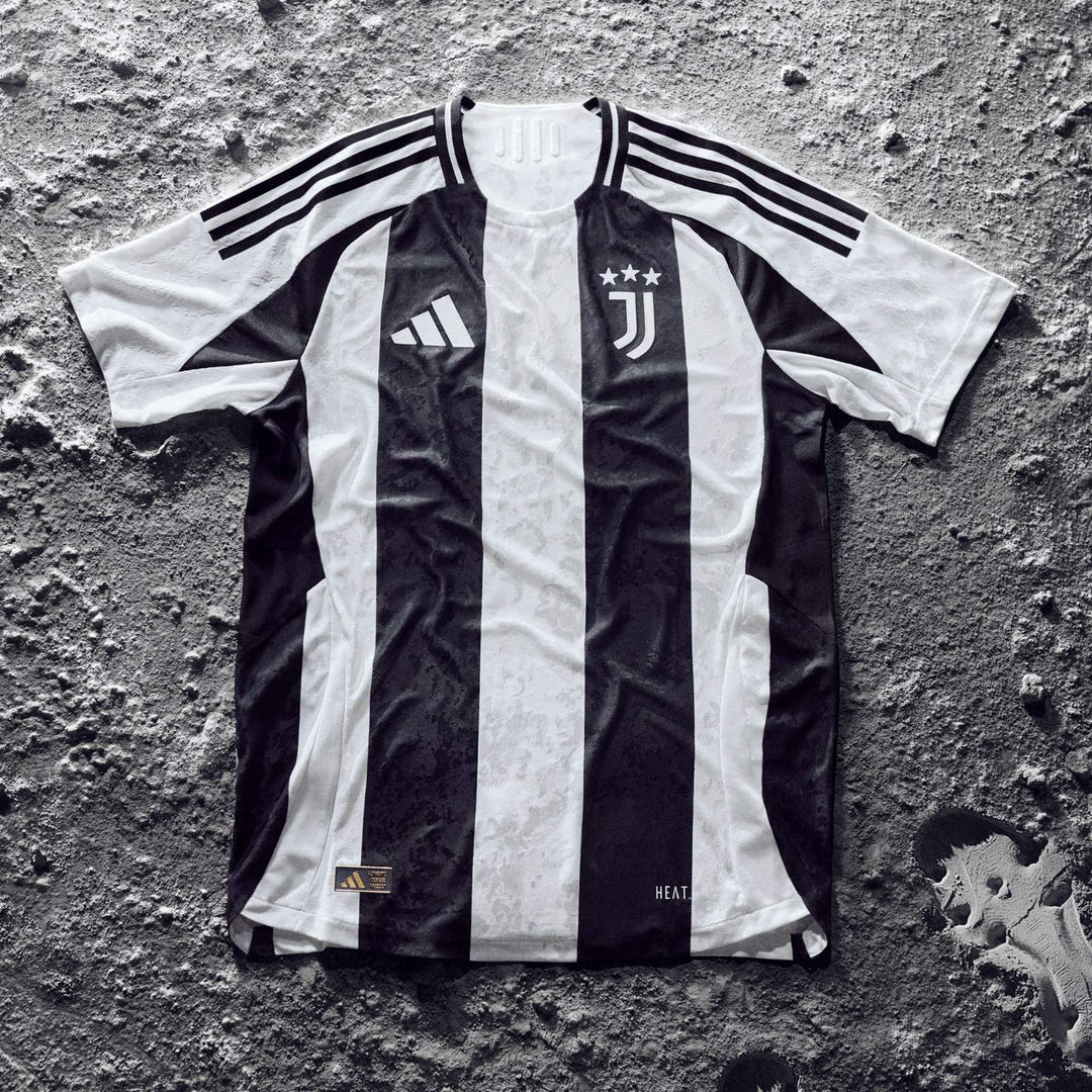 Juventus Home Player Versions Jersey 2024/25