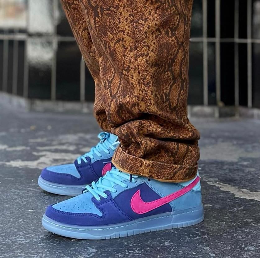 Run The Jewels × Nike SB Dunk Low。