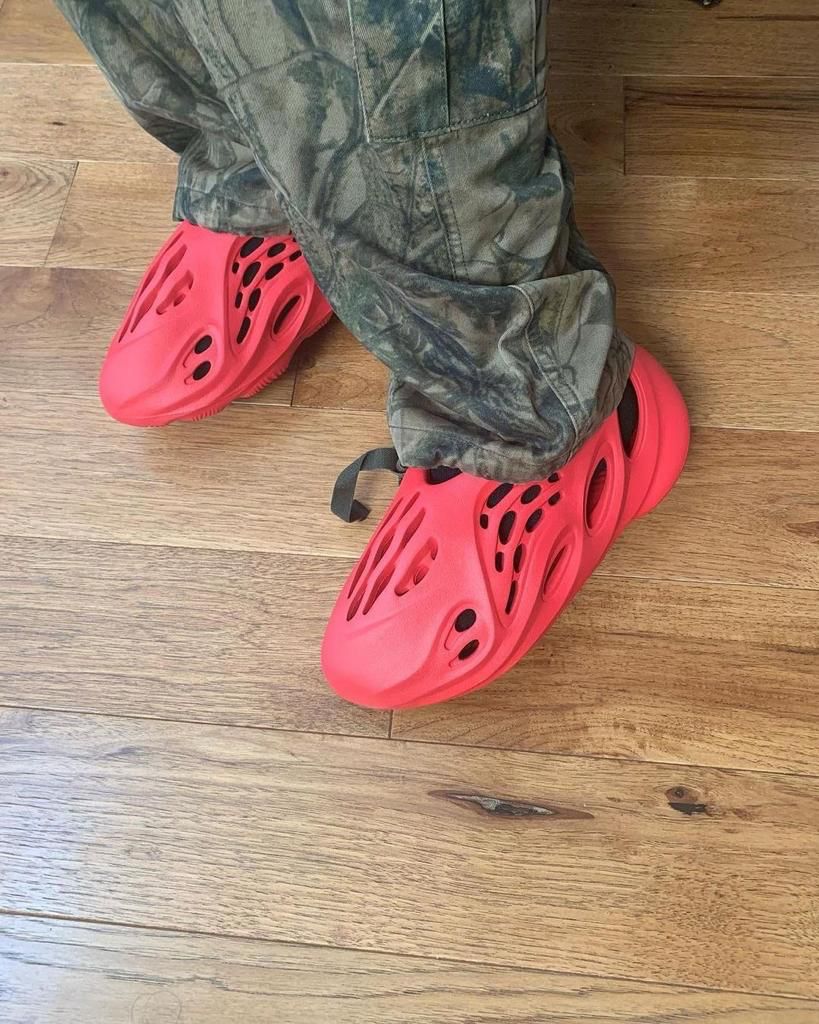 Yeezy  Foam Runner "vermilion