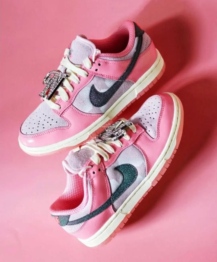 Nike Dunk Low  Barbie