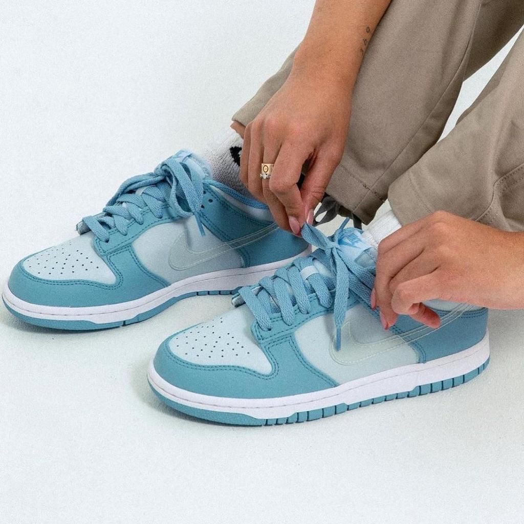 nike dunk low clear swoosh