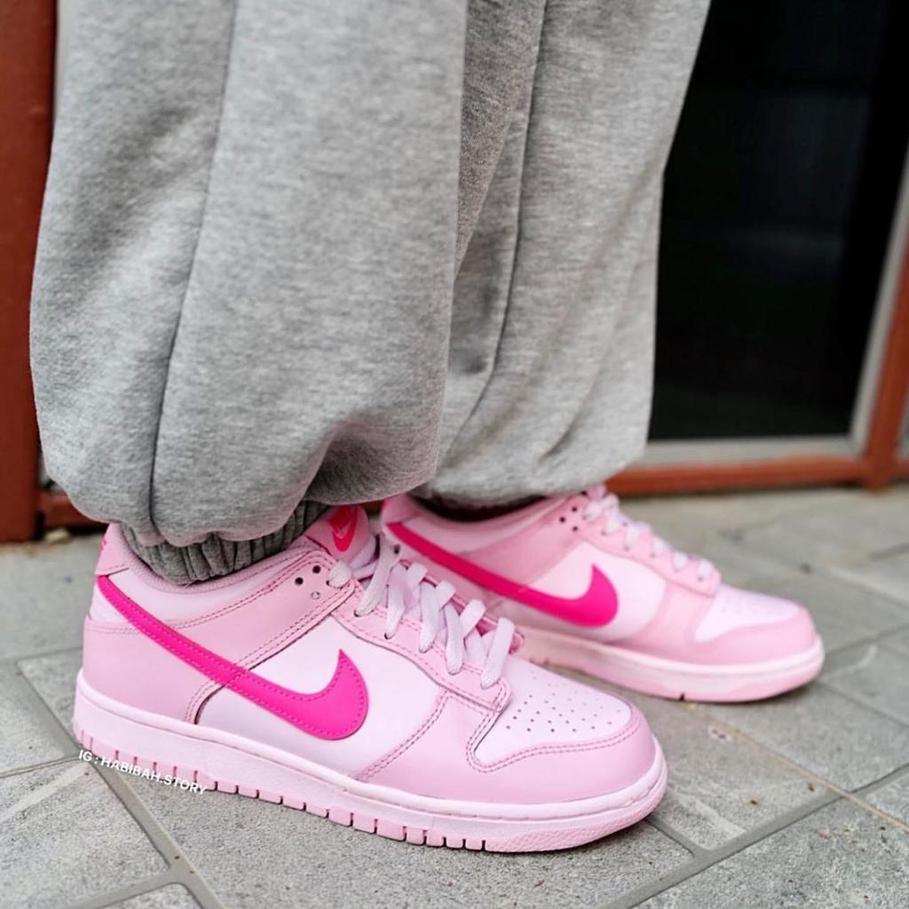 Nike Dunk Low Triple pink