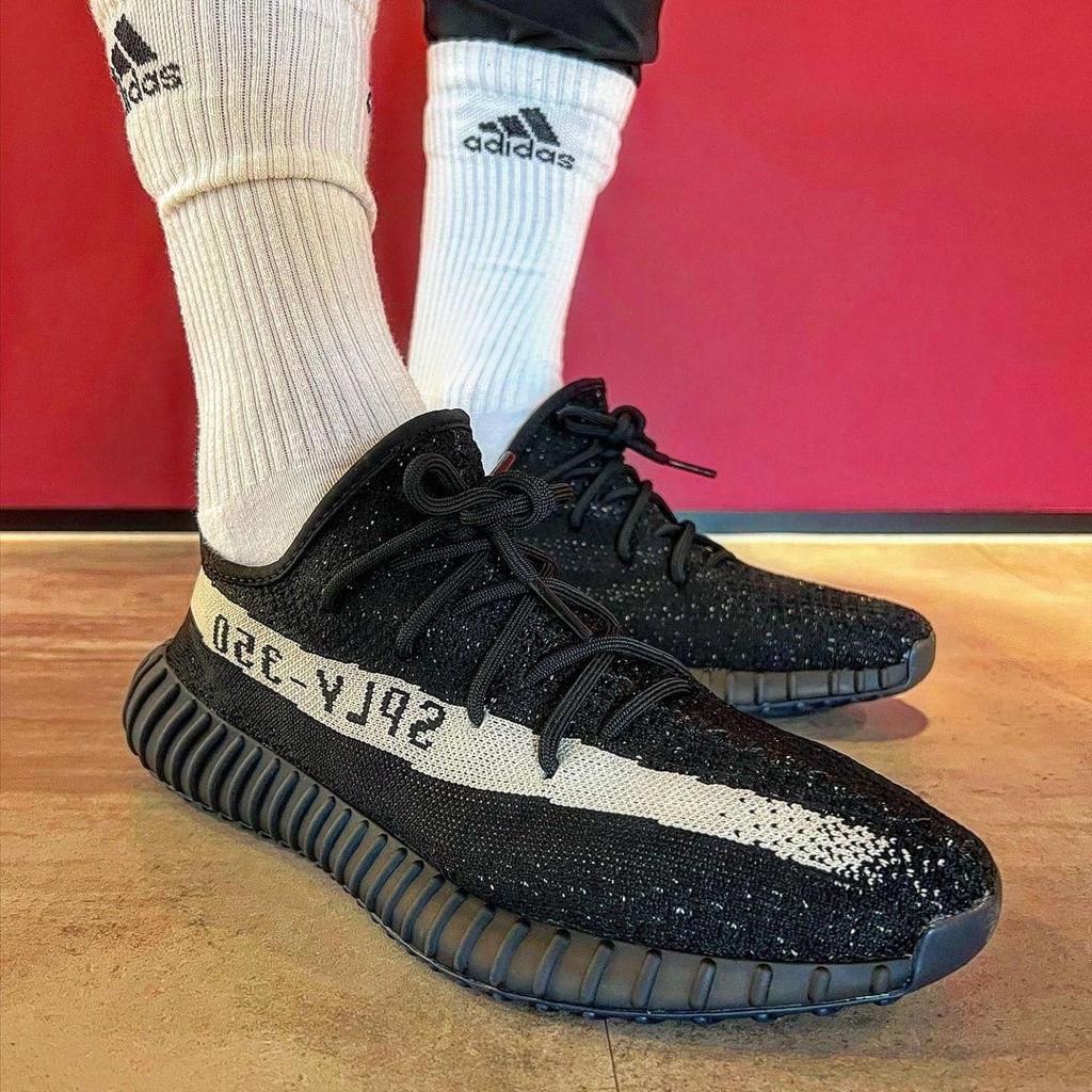 YEEZY BOOST 350 V2「Oreo」