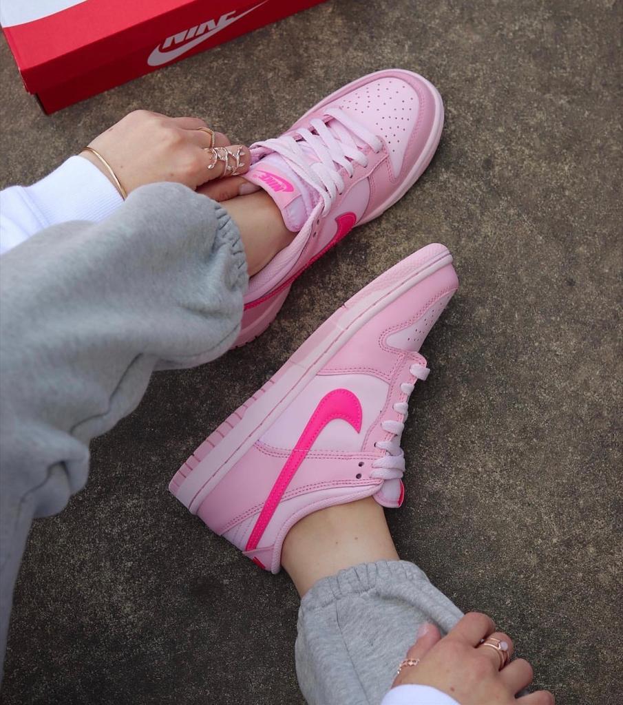 Nike Dunk Low Triple pink