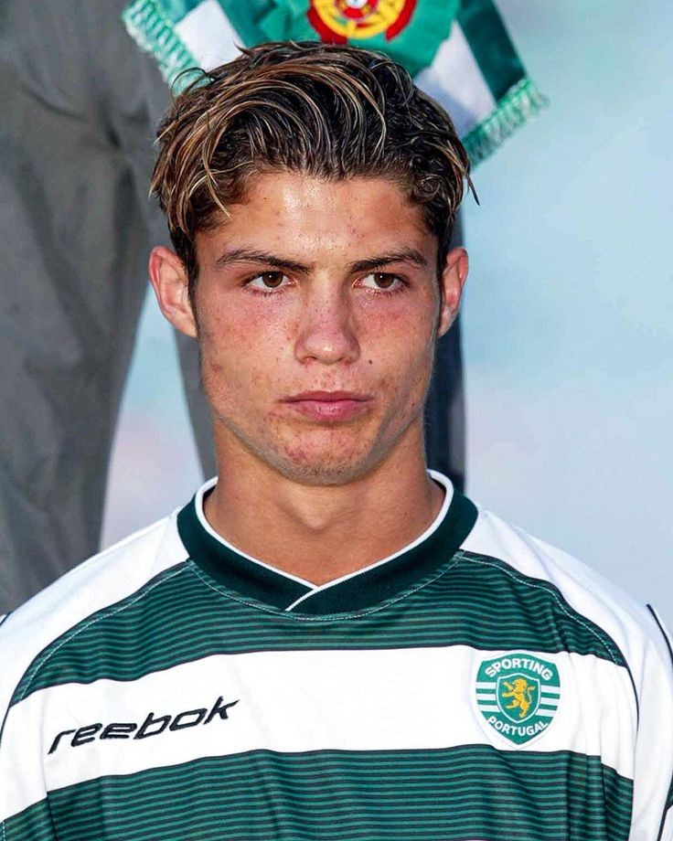 Sporting Lisbon 01/02 Home Jersey with RONALDO 28