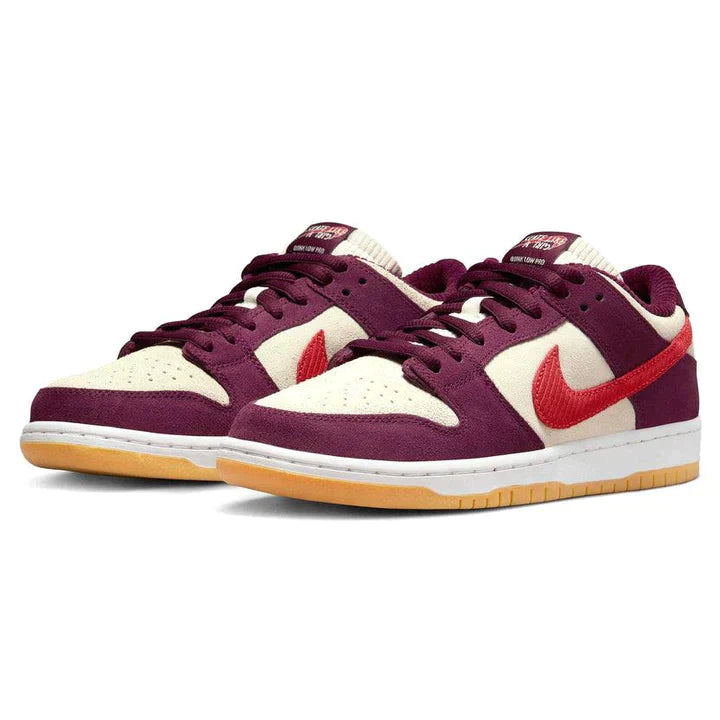 تزلج مثل الفتاة x Nike SB Dunk Low