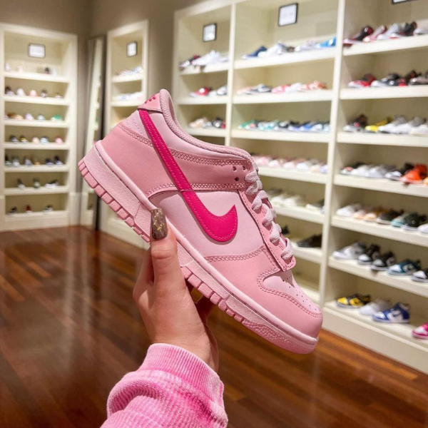 Nike Dunk Low Triple pink