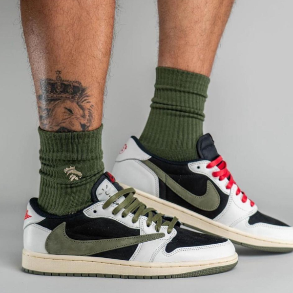 Travis Scott x Air Jordan 1 Low Olive