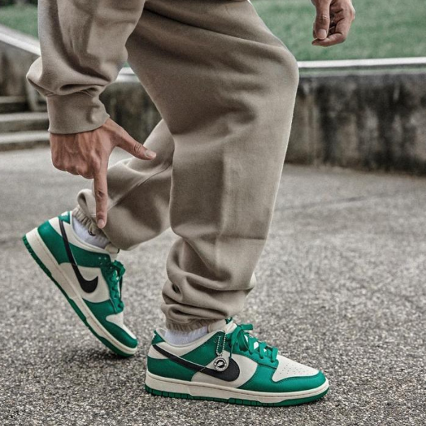 nike dunk low lottery pack malachite green