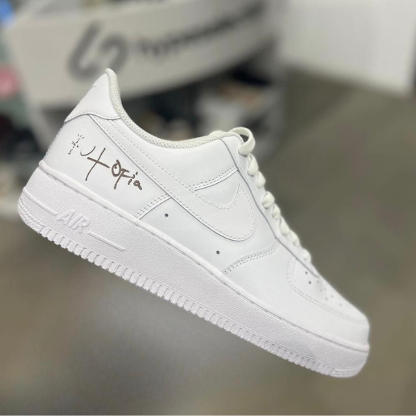 حذاء Nike Air Force 1 Low '07 باللون الأبيض (إصدار Travis Scott Cactus Jack Utopia)