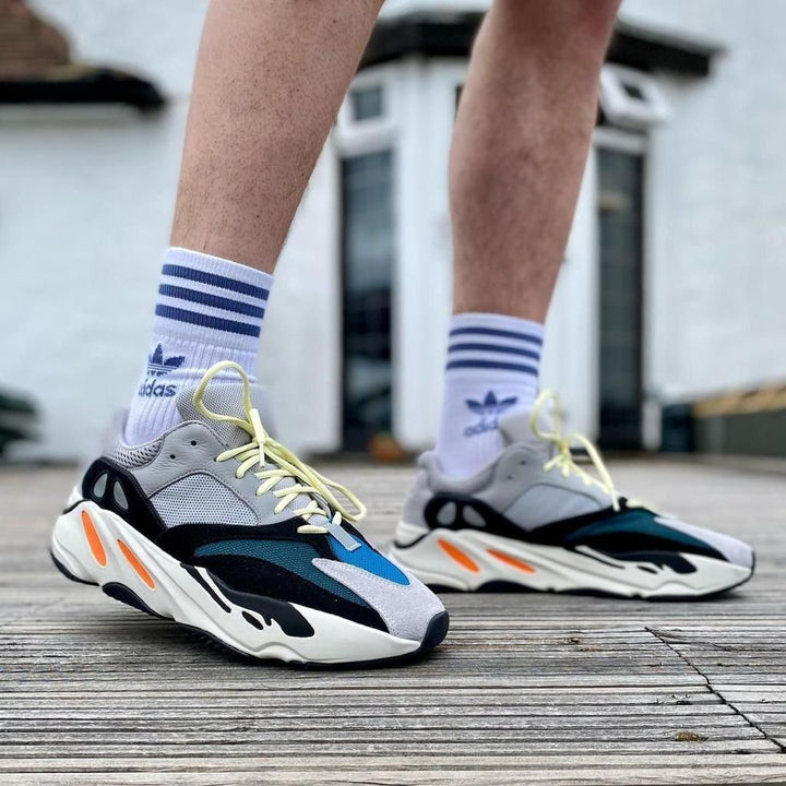 YEEZY BOOST Runner 700 vi رمادي خالص