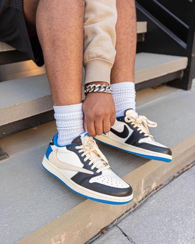 travis scott x fragment x air jordan 1 low