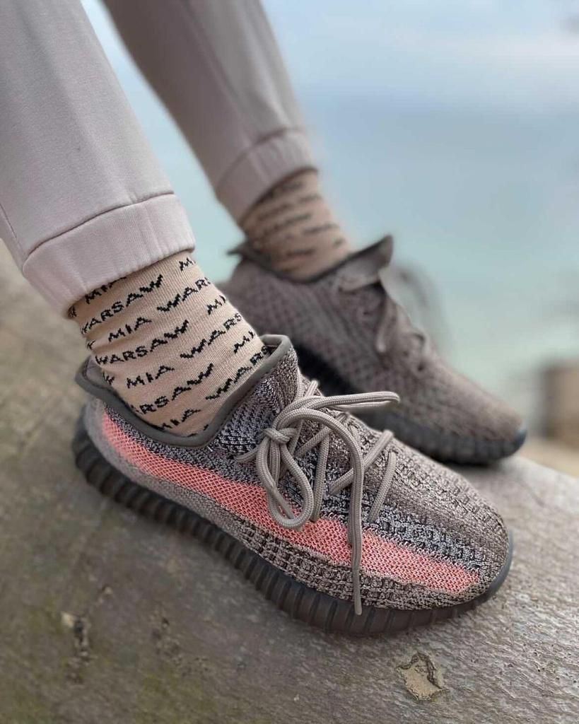 حذاء ييزي 350 v2 آش ستون